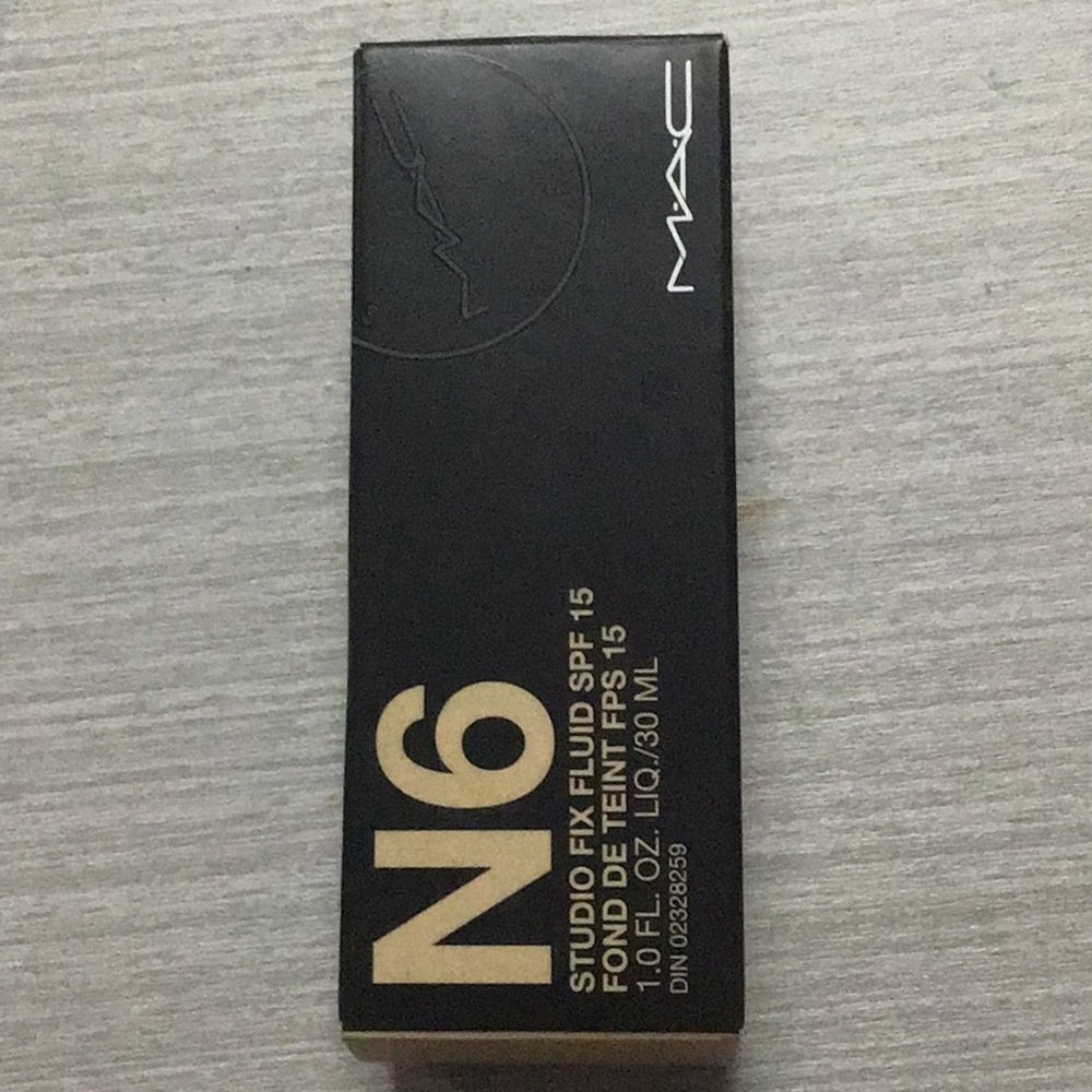NIB Mac Studio fix fluid spf 15
